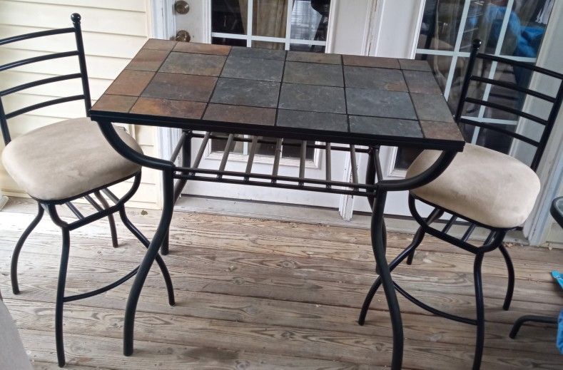 Pub Table With 2 Stools $75