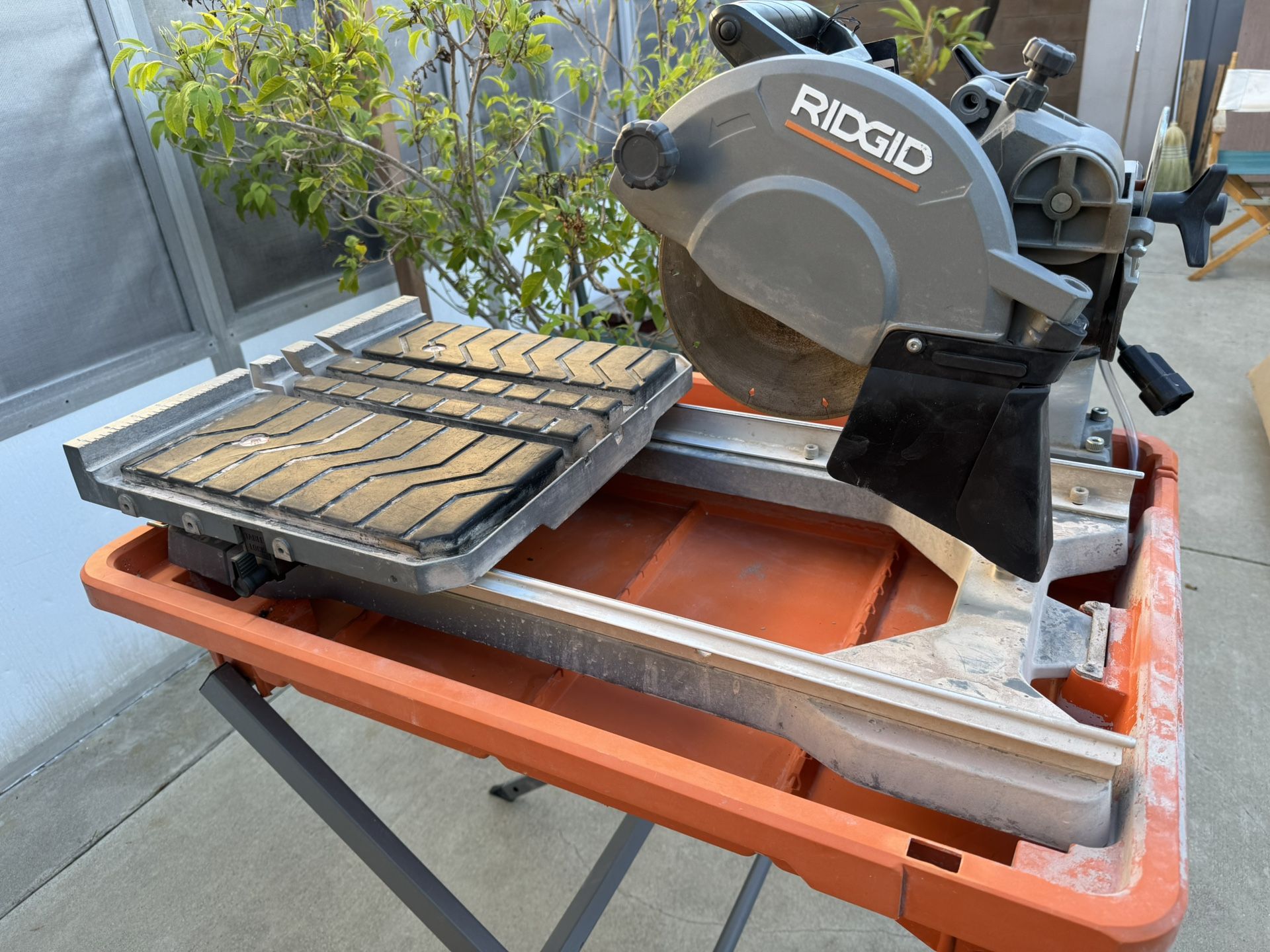 RIDGID - 12 Amp 8 in. Blade Corded Wet Tile Saw with Extended Rip
