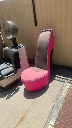 Giant heel chair