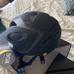 Oakley ARO5 Bike Helmet New In package  
