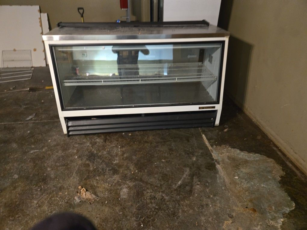 True 72" Stainless Steel Glass Refrigerated Deli Case