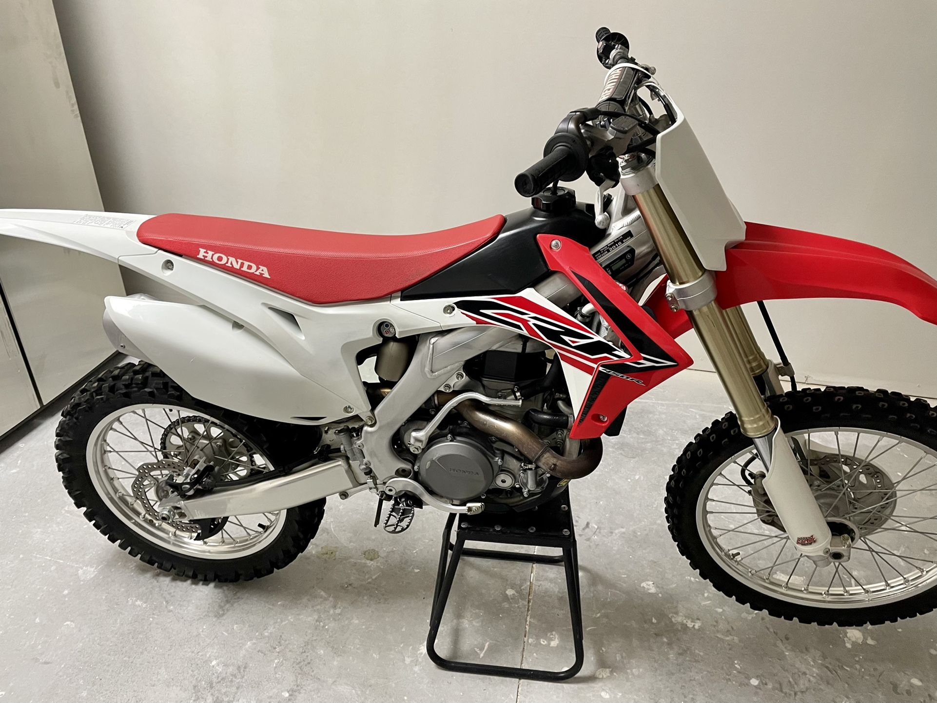 2016 Honda CRF450R Stock Dirt Bike