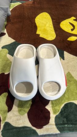 white Trillium foam slides