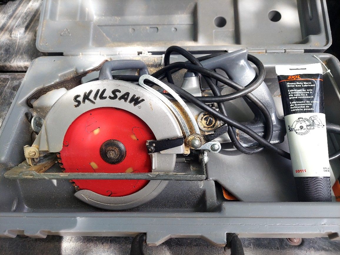 Worm Drive Skil Saw with Case
