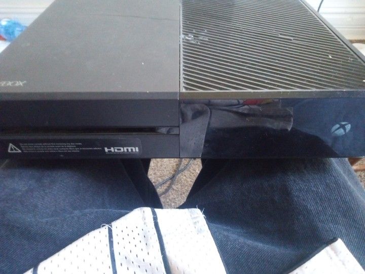 Xbox One No Controller No HDMI Cord 