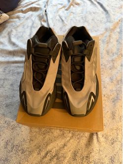 Yeezy 700 size 8