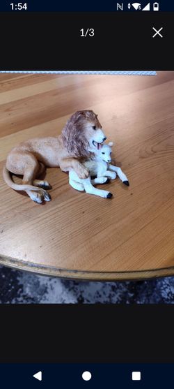 Vintage Statue of the Lion and the Lamb