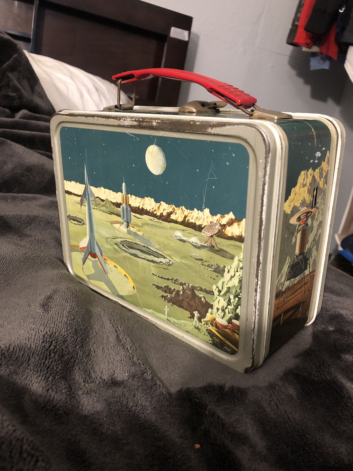 1958 OUTER SPACE Thermos LUNCH BOX Rocket,Moon,Satellite,Station