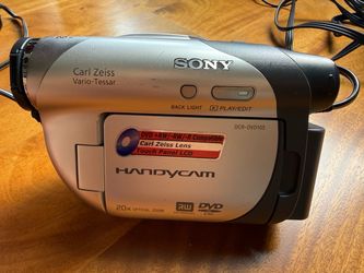 Sony DCR-DVD105 Handycam DVD Camcorder