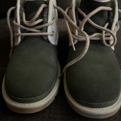 Men’s UGG Boot Size 9