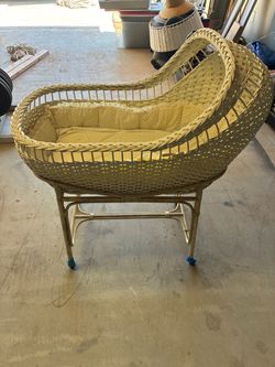 Vintage baby bassinet