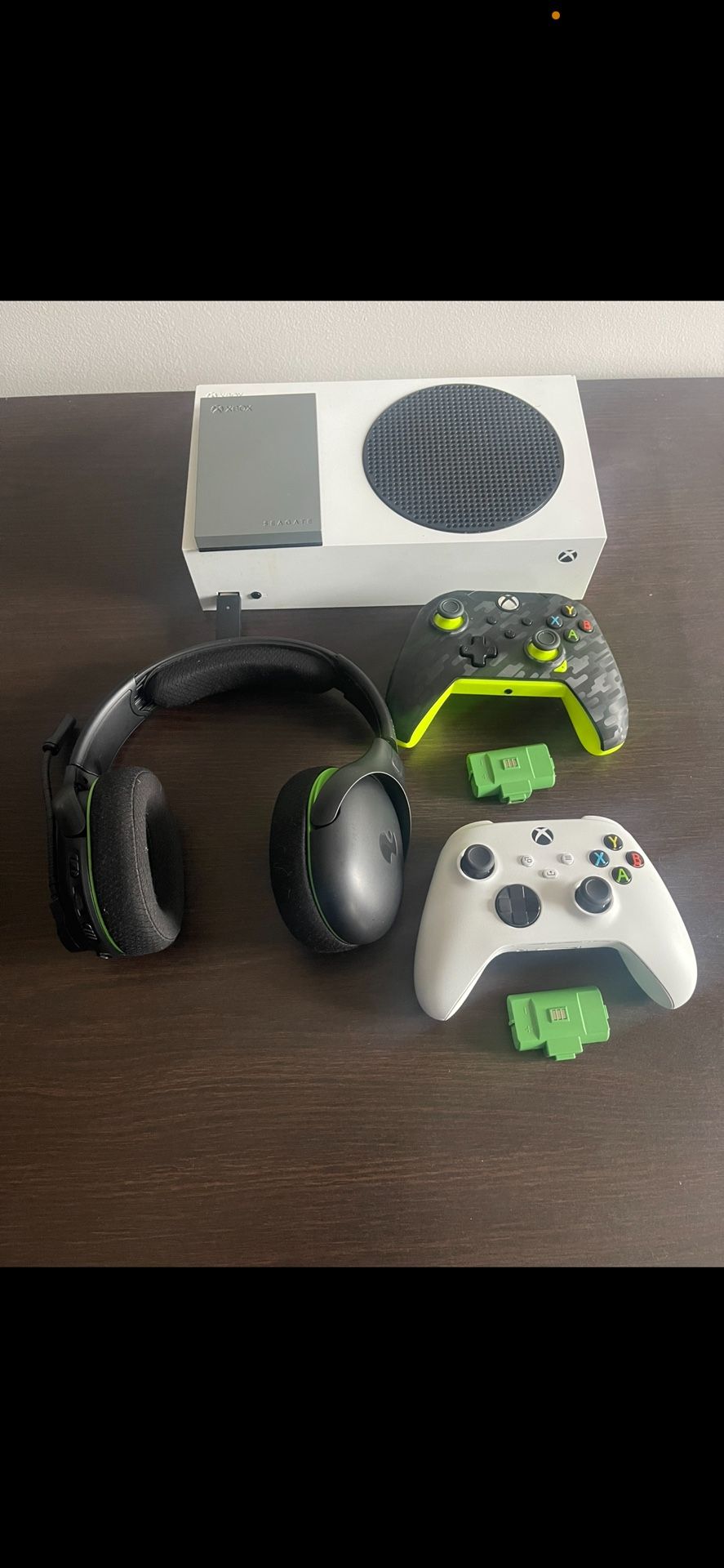 Xbox Series S Two Controller Battery Pack &8TB External Storage Drive
