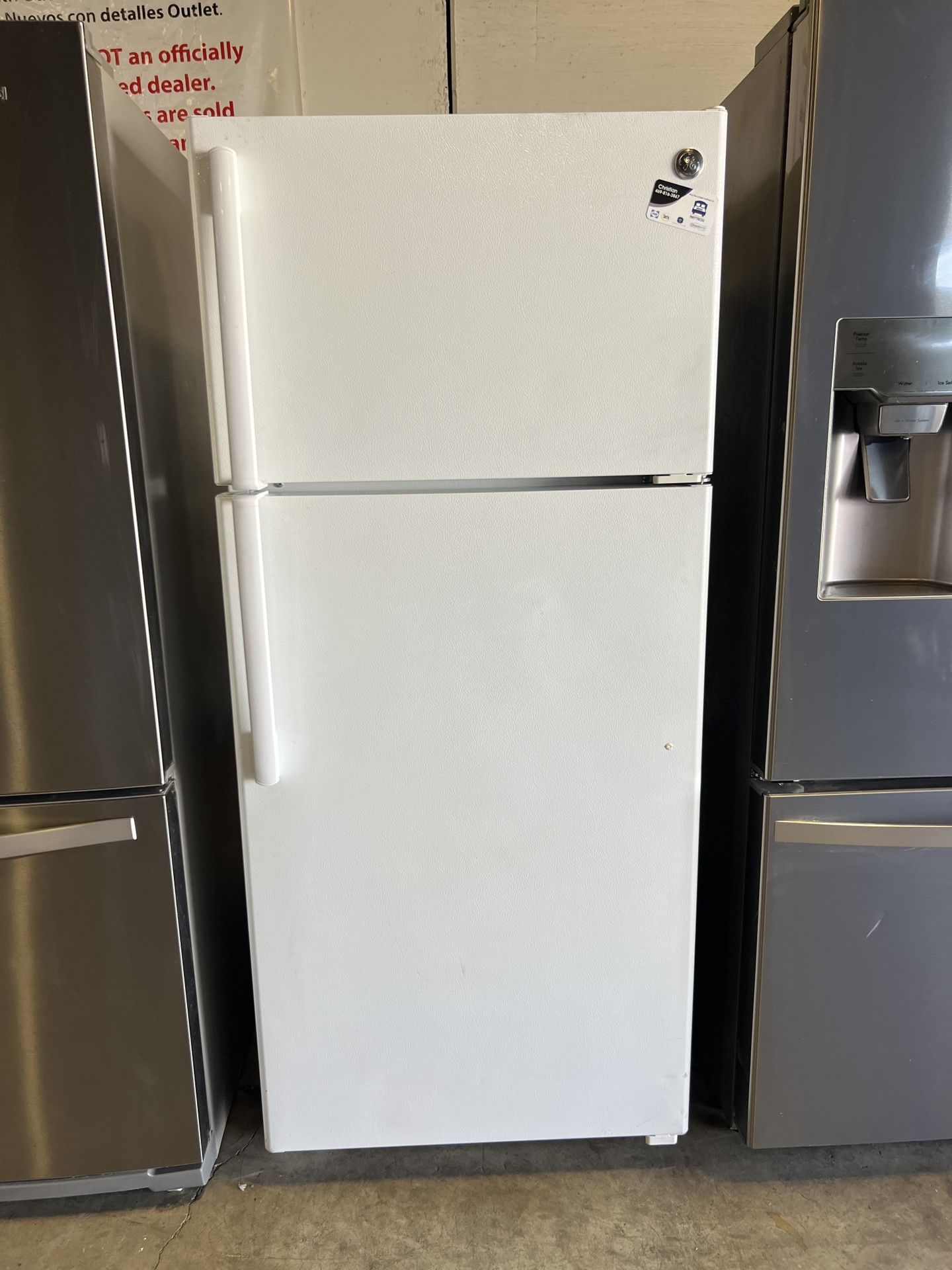 Top Freezer GE white Used Good Condition