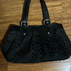 Black Coach Purse And Wristlet 