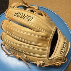 Used In Great Condition Wilson A2000 Prostock DP15 Blonde Color size 11.5