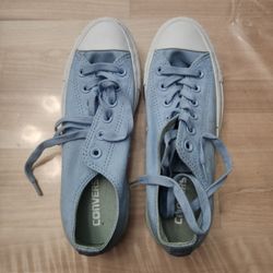 Converse Woman Size 8 