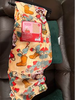 Strawberry shortcake blanket