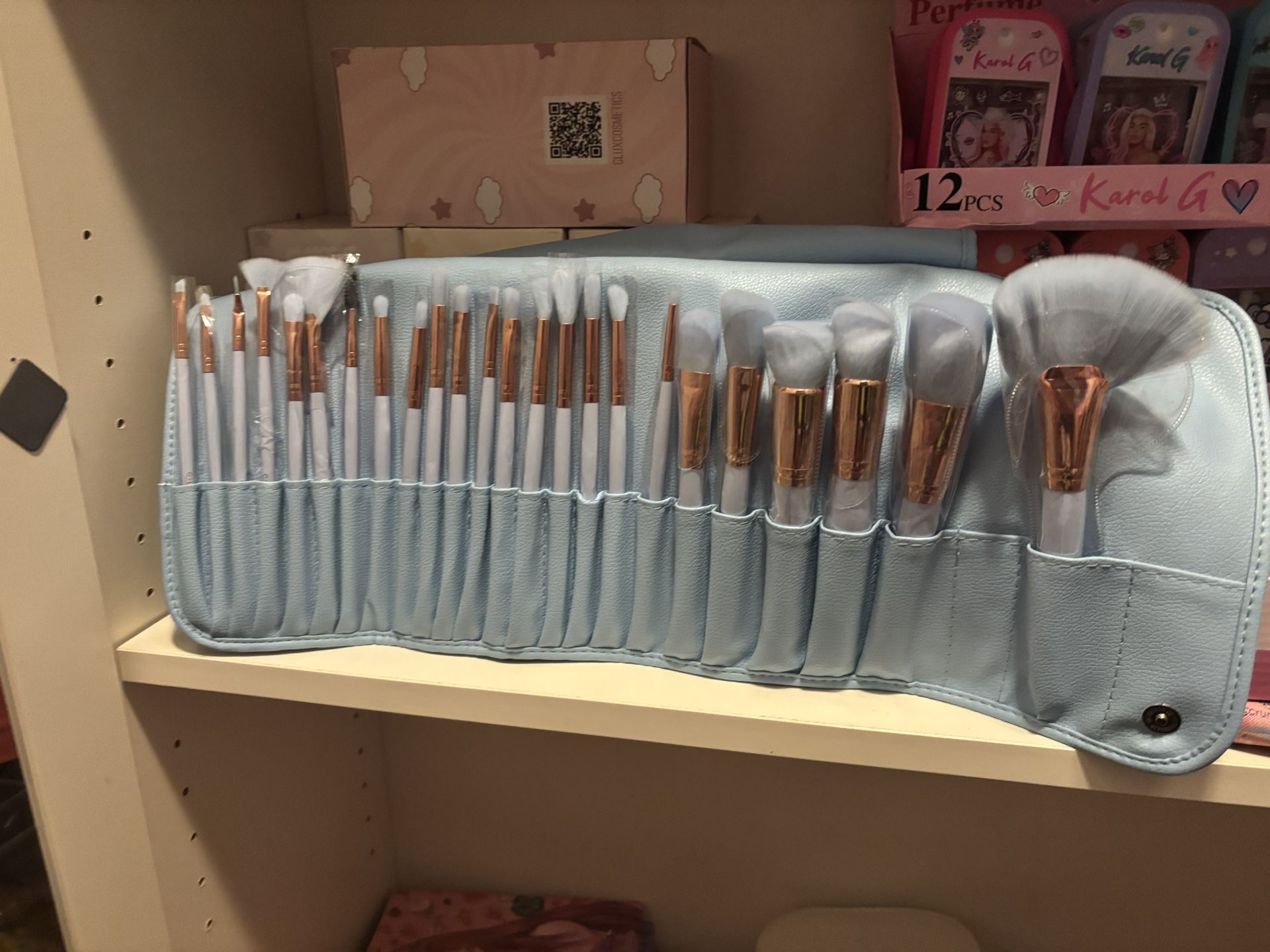 Make up brushes 20 each