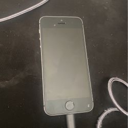 iPhone SE 16gb (iCloud Locked)