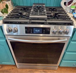 Frigidaire - Gallery 6.0 Cu. Ft. Slide-In Gas Total Convection Range - Stainless Steel