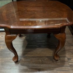 Vintage Queen Anne Style Wood Accent Table – 27”x23”x20” – Gloss Finish – Made in China