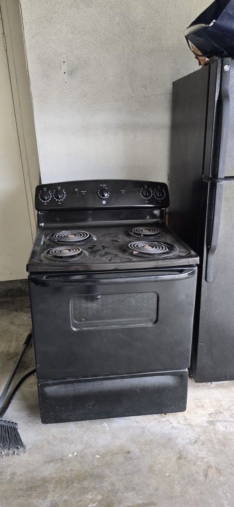 GE fridge and Stove For Sale