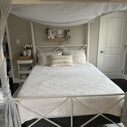 White Queen Canopy Bed 