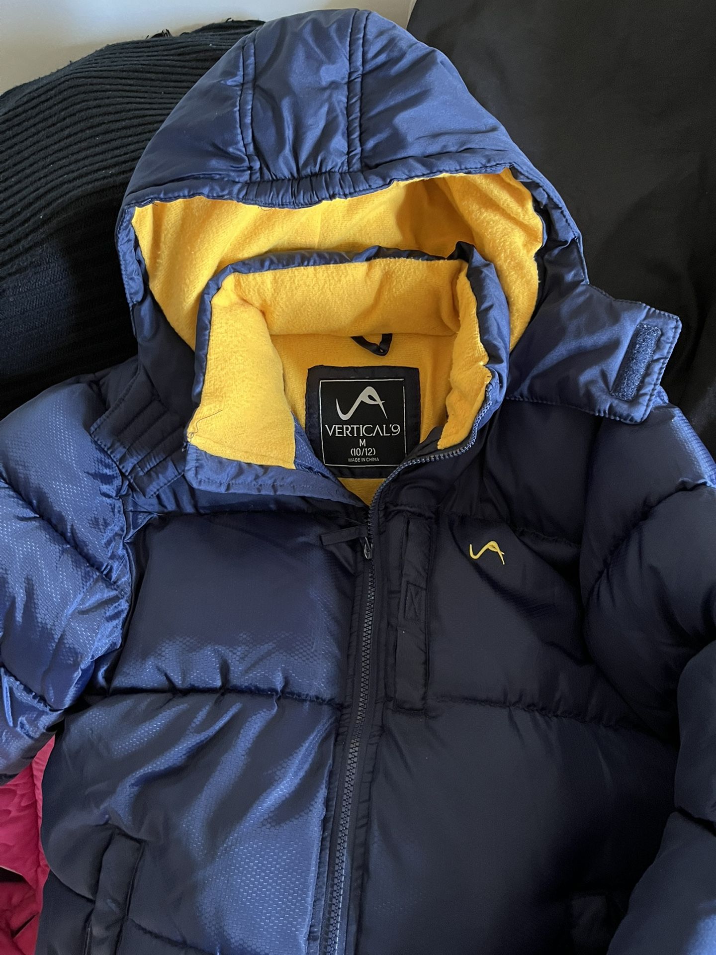 Navy & Yellow..Boys Coat New  with  Hoodie Zip Front Pockets New  Size 10-12 !$40