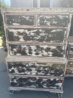 Gorgeous vintage dresser set