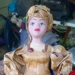 Vintage Folk Art Handcrafted Corn Husk Lady