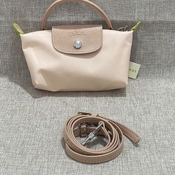 Longchamp's versatile light beige mini dumpling bag 