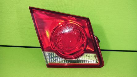 2011 2012 2013 2014 2015 Chevy Cruze Left Driver Inner Trunk Lid Tail Light OEM all tabs in Excellent conditions