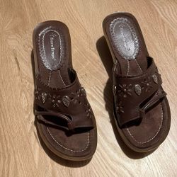 Bear trap sandals, size 8