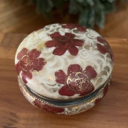 Gorgeous vintage Japanese trinket container 4” diameter, about 3” tall