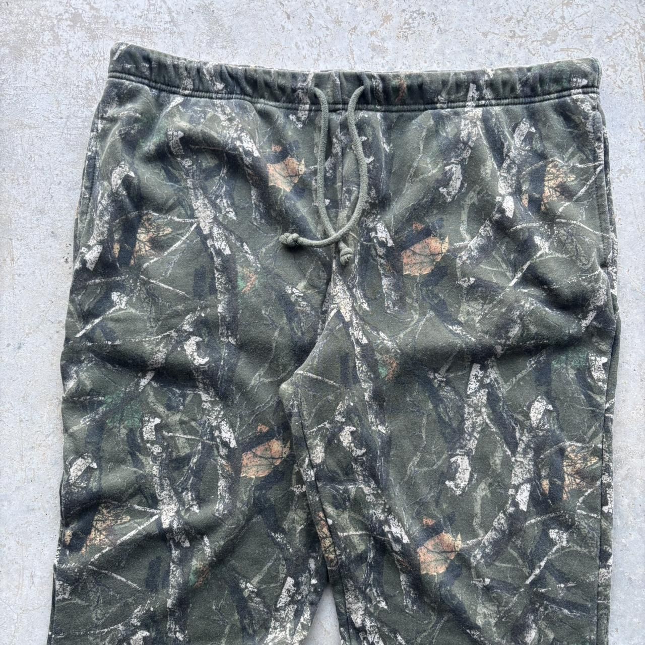 NO BOUNDARIES MEN CAMO TREE SWEATS