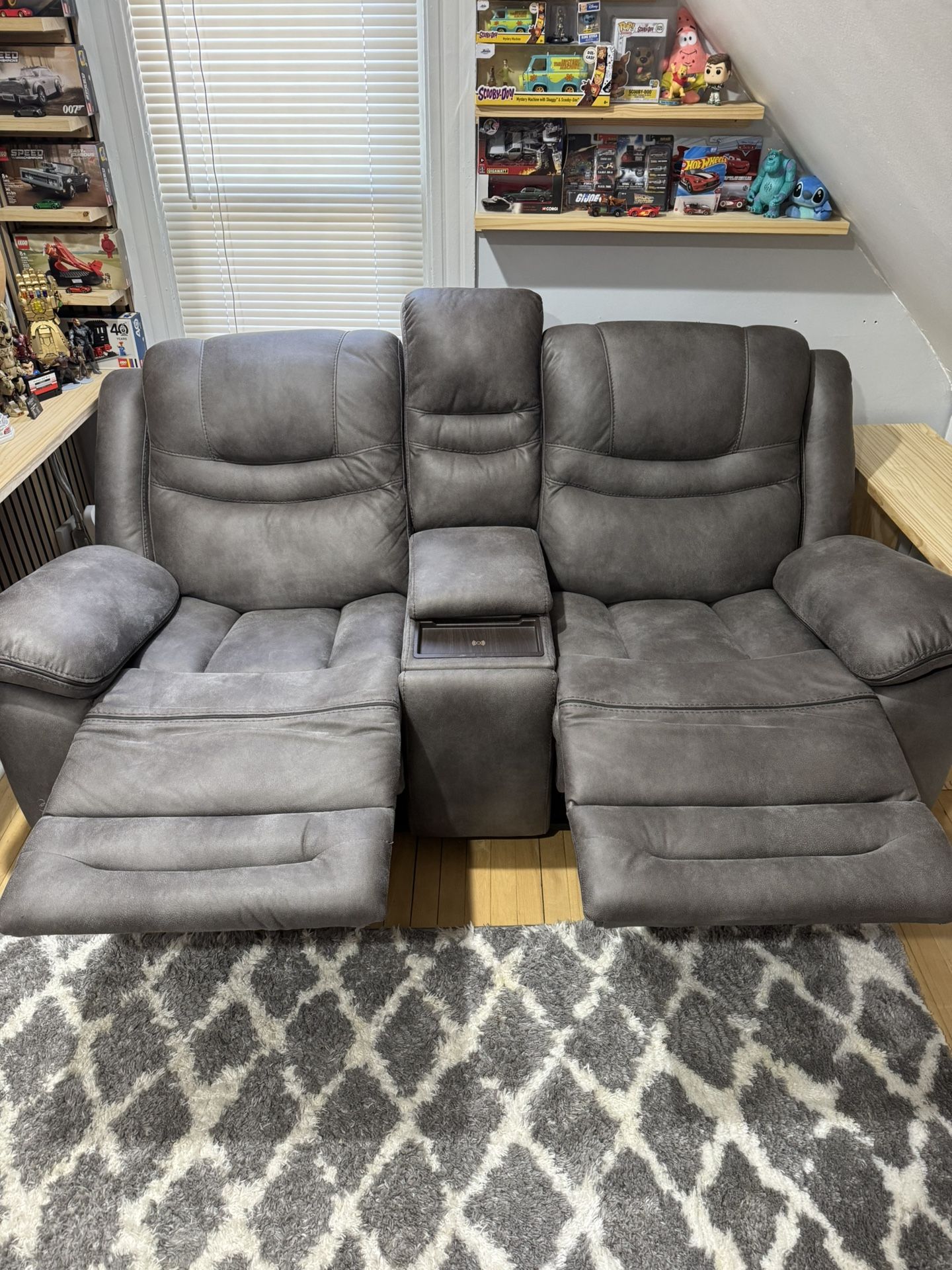 Reclining sofa 