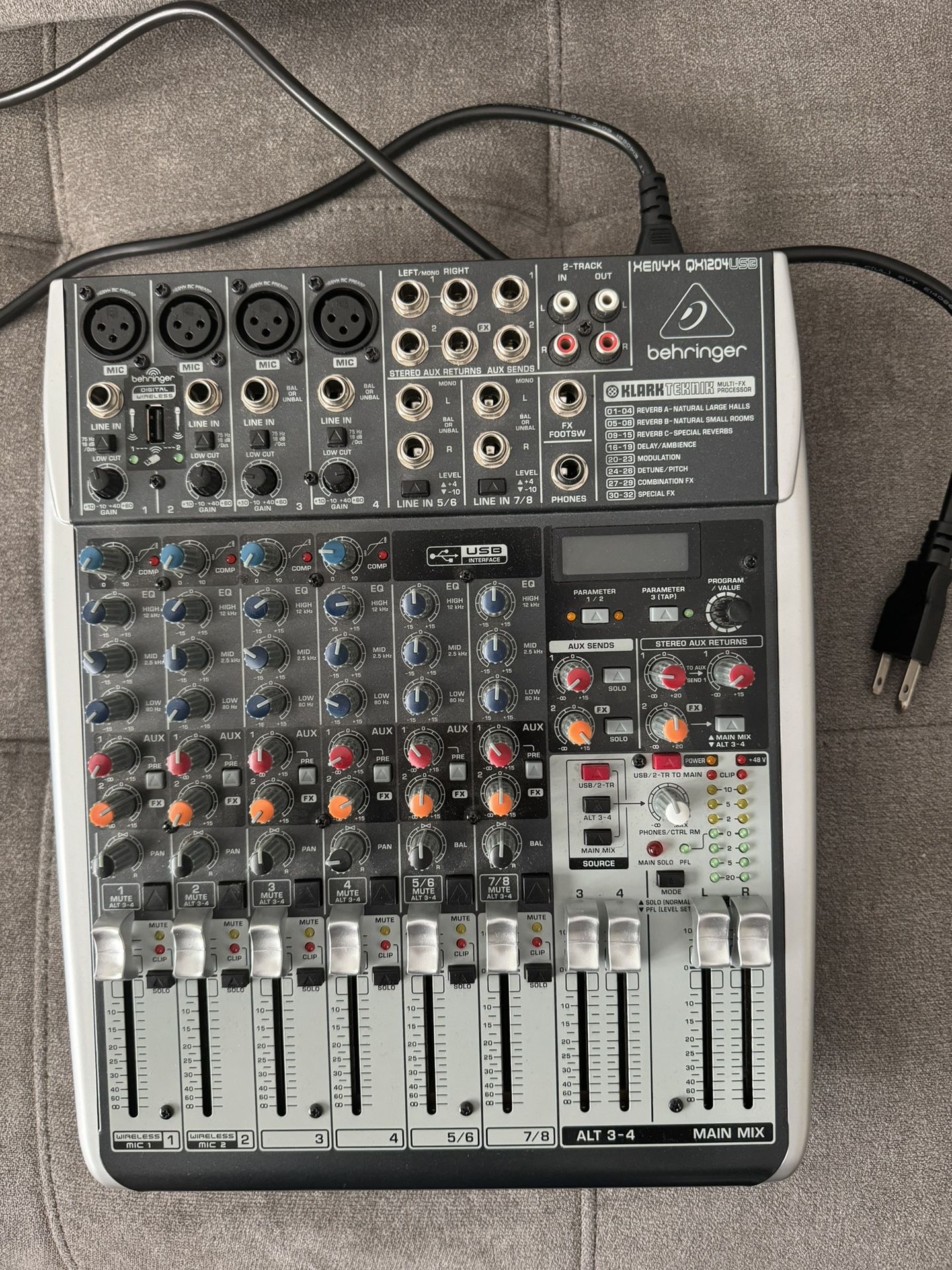 Behringer XEYNX QX1204 USB MIXER