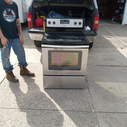 Whirlpool Electric Stove With  No Racks Or Cord