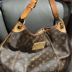 Louis Vuitton Women’s Handbag