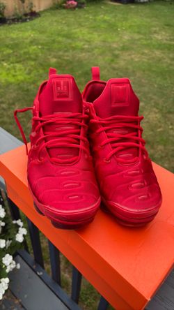 Nike Vapor Max (Red)      Nike Air-force 1 (White)