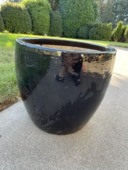 Black Glossy Ceramic Pot