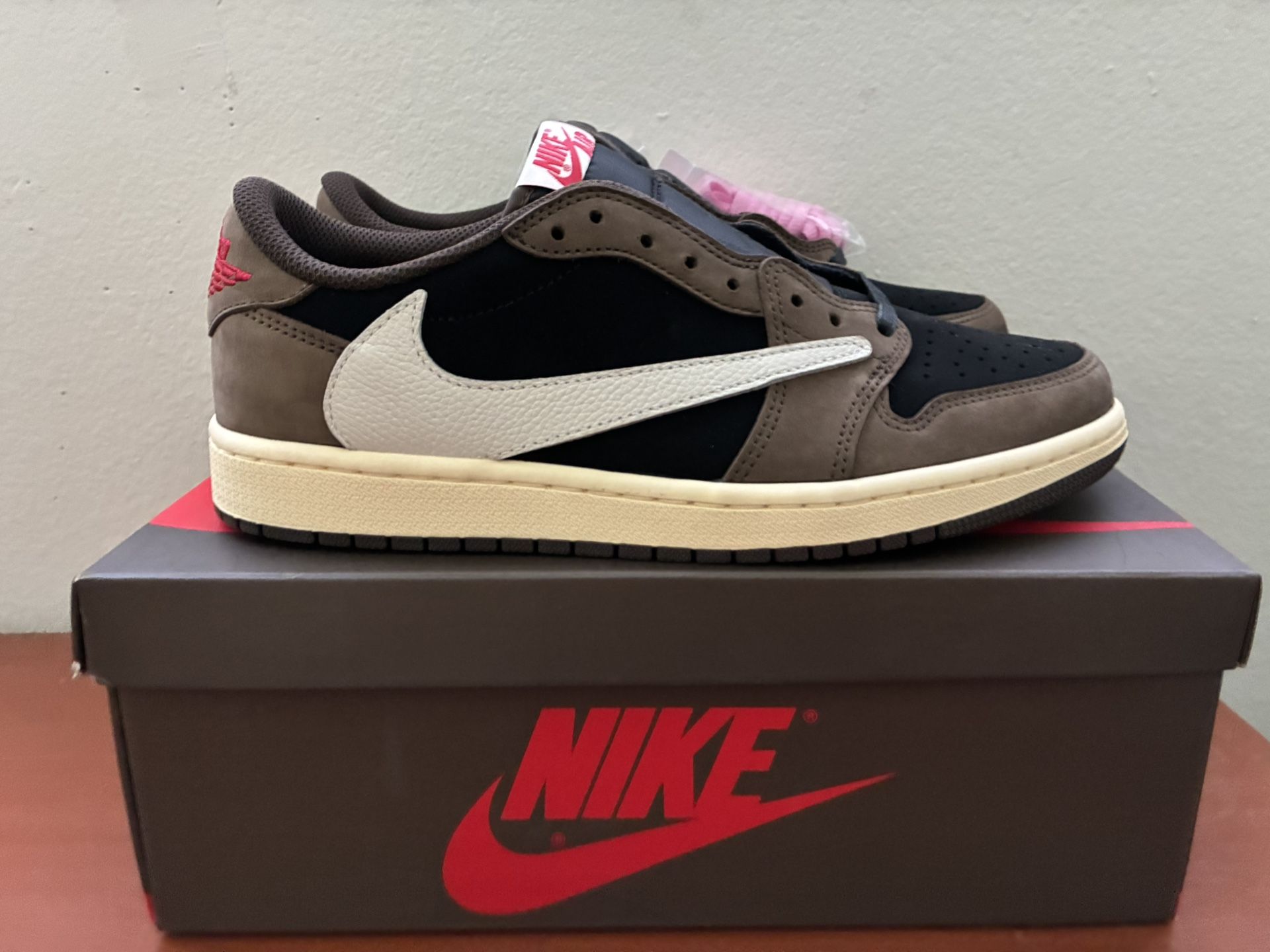 Jordan 1 Low Travis Scott Mocha Men’s Size 9.5