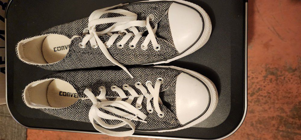 Unisex Converse Chuck Taylor All Star Shoes - Women's Size 12 - Men's Size 10 - Great Condition