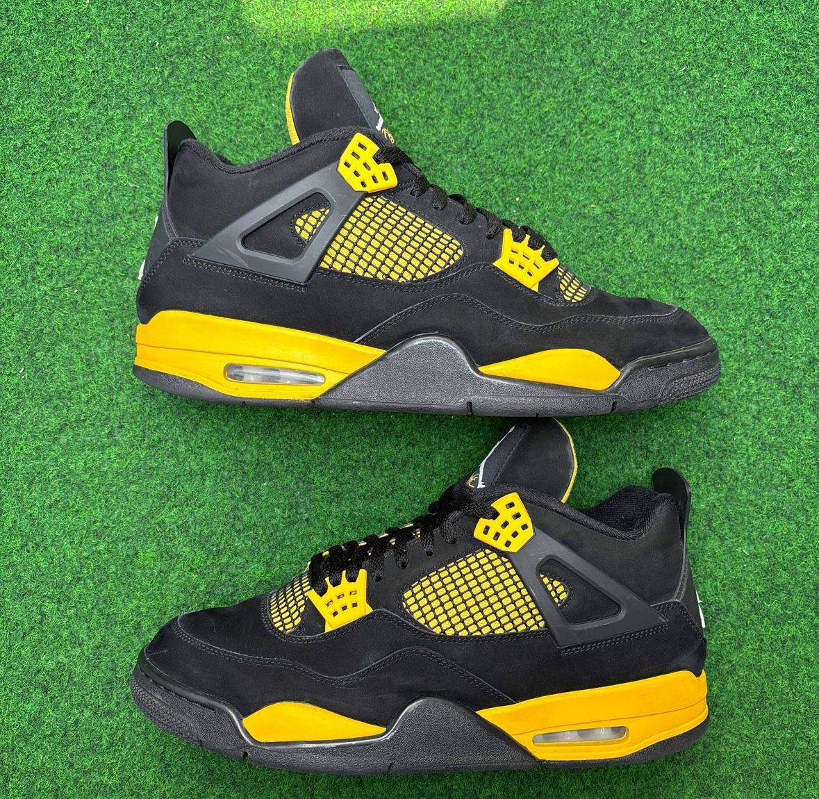 Jordan Retro 4 “ Thunder “