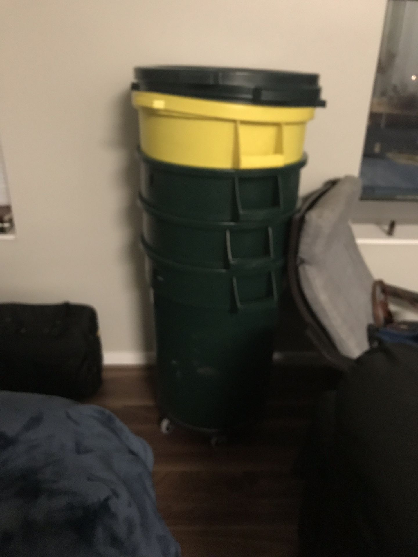32 gallon brute trash can lid and dolly nsf