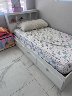 Kids twin bed