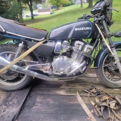 Suzuki 700