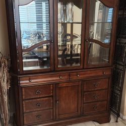 HUTCH  / GOOD CONDITION 
