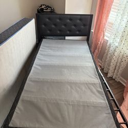 TWIN SIZE BED MATTRESS AND BOXSPRING $100