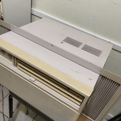 Window AC   (5500 BTU)  in Good Working Condition 